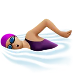 woman swimming: medium-light skin tone per la piattaforma Apple