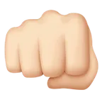 oncoming fist: light skin tone لمنصة Apple