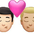 kiss: man, man, light skin tone, medium-light skin tone til Apple platform