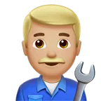 man mechanic: medium-light skin tone til Apple platform