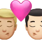 kiss: man, man, medium-light skin tone, light skin tone สำหรับแพลตฟอร์ม Apple
