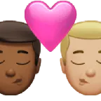 Apple 플랫폼을 위한 kiss: man, man, medium-dark skin tone, medium-light skin tone