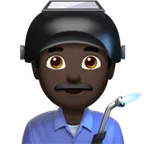 man factory worker: dark skin tone สำหรับแพลตฟอร์ม Apple