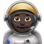 man astronaut: dark skin tone สำหรับแพลตฟอร์ม Apple