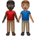 men holding hands: dark skin tone, medium skin tone per la piattaforma Apple