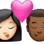 kiss: woman, man, light skin tone, medium-dark skin tone para a plataforma Apple