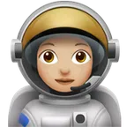 woman astronaut: medium-light skin tone สำหรับแพลตฟอร์ม Apple