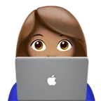 Apple platformu için woman technologist: medium skin tone