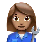 woman mechanic: medium skin tone สำหรับแพลตฟอร์ม Apple