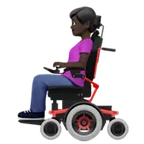 woman in motorized wheelchair: dark skin tone สำหรับแพลตฟอร์ม Apple