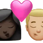 kiss: woman, man, dark skin tone, medium-light skin tone لمنصة Apple