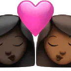 kiss: woman, woman, dark skin tone, medium-dark skin tone per la piattaforma Apple