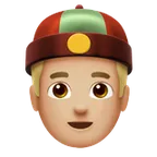 person with skullcap: medium-light skin tone pentru platforma Apple