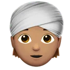 person wearing turban: medium skin tone สำหรับแพลตฟอร์ม Apple