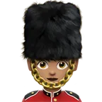 Apple 平台中的 woman guard: medium skin tone