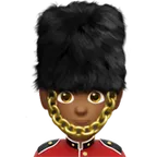 man guard: medium-dark skin tone voor Apple platform