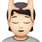 person getting massage: light skin tone per la piattaforma Apple