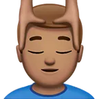 man getting massage: medium skin tone สำหรับแพลตฟอร์ม Apple