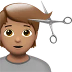 Apple 플랫폼을 위한 person getting haircut: medium skin tone