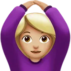 woman gesturing OK: medium-light skin tone per la piattaforma Apple