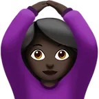 woman gesturing OK: dark skin tone สำหรับแพลตฟอร์ม Apple