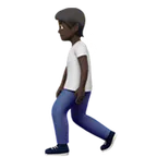 person walking: dark skin tone per la piattaforma Apple