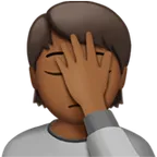Apple dla platformy person facepalming: medium-dark skin tone
