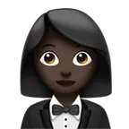 woman in tuxedo: dark skin tone لمنصة Apple