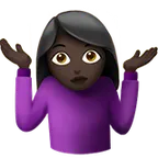 woman shrugging: dark skin tone untuk platform Apple
