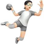 person playing handball: light skin tone pentru platforma Apple