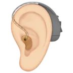 Apple 플랫폼을 위한 ear with hearing aid: light skin tone