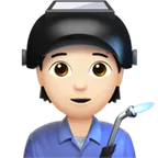 factory worker: light skin tone para a plataforma Apple
