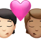kiss: person, person, light skin tone, medium skin tone til Apple platform