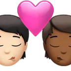 kiss: person, person, light skin tone, medium-dark skin tone สำหรับแพลตฟอร์ม Apple