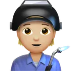 Apple platformu için factory worker: medium-light skin tone