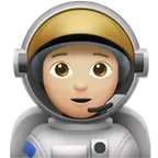 Apple platformu için astronaut: medium-light skin tone