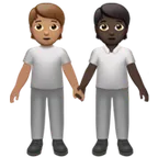 people holding hands: medium skin tone, dark skin tone per la piattaforma Apple