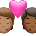 kiss: person, person, medium skin tone, medium-dark skin tone لمنصة Apple