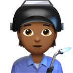 Apple platformu için factory worker: medium-dark skin tone