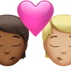 kiss: person, person, medium-dark skin tone, medium-light skin tone สำหรับแพลตฟอร์ม Apple