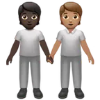 people holding hands: dark skin tone, medium skin tone per la piattaforma Apple