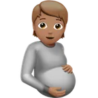 pregnant person: medium skin tone untuk platform Apple
