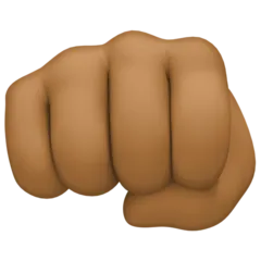 oncoming fist: medium-dark skin tone untuk platform Facebook