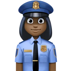Facebook platformu için woman police officer: dark skin tone