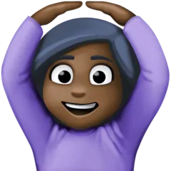 person gesturing OK: dark skin tone per la piattaforma Facebook