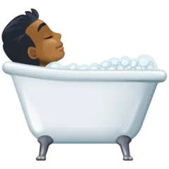 person taking bath: medium-dark skin tone per la piattaforma Facebook