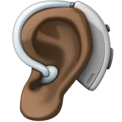 ear with hearing aid: dark skin tone per la piattaforma Facebook