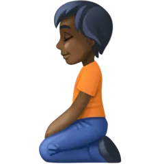 Facebook 플랫폼을 위한 person kneeling: dark skin tone