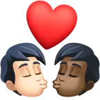 kiss: person, person, light skin tone, dark skin tone für Facebook Plattform