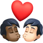 kiss: person, person, dark skin tone, light skin tone til Facebook platform